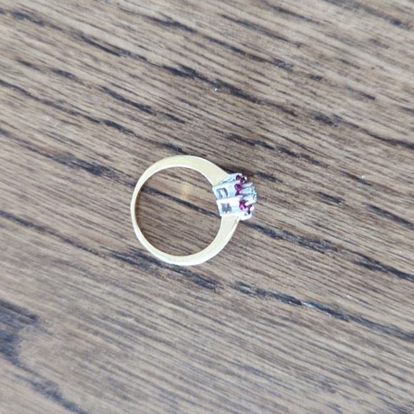 Ruby and diamond ring 10k yellow and white gold - Picture 2 of 8